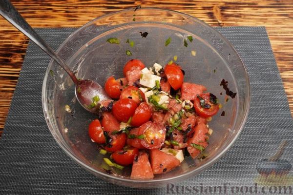 Салат из помидоров, арбуза и феты