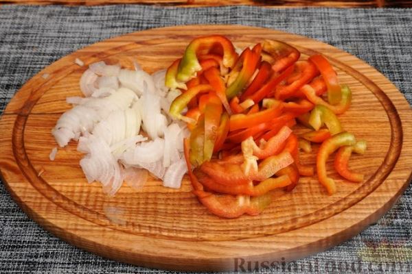 Салат из свёклы с болгарским перцем и жареным луком